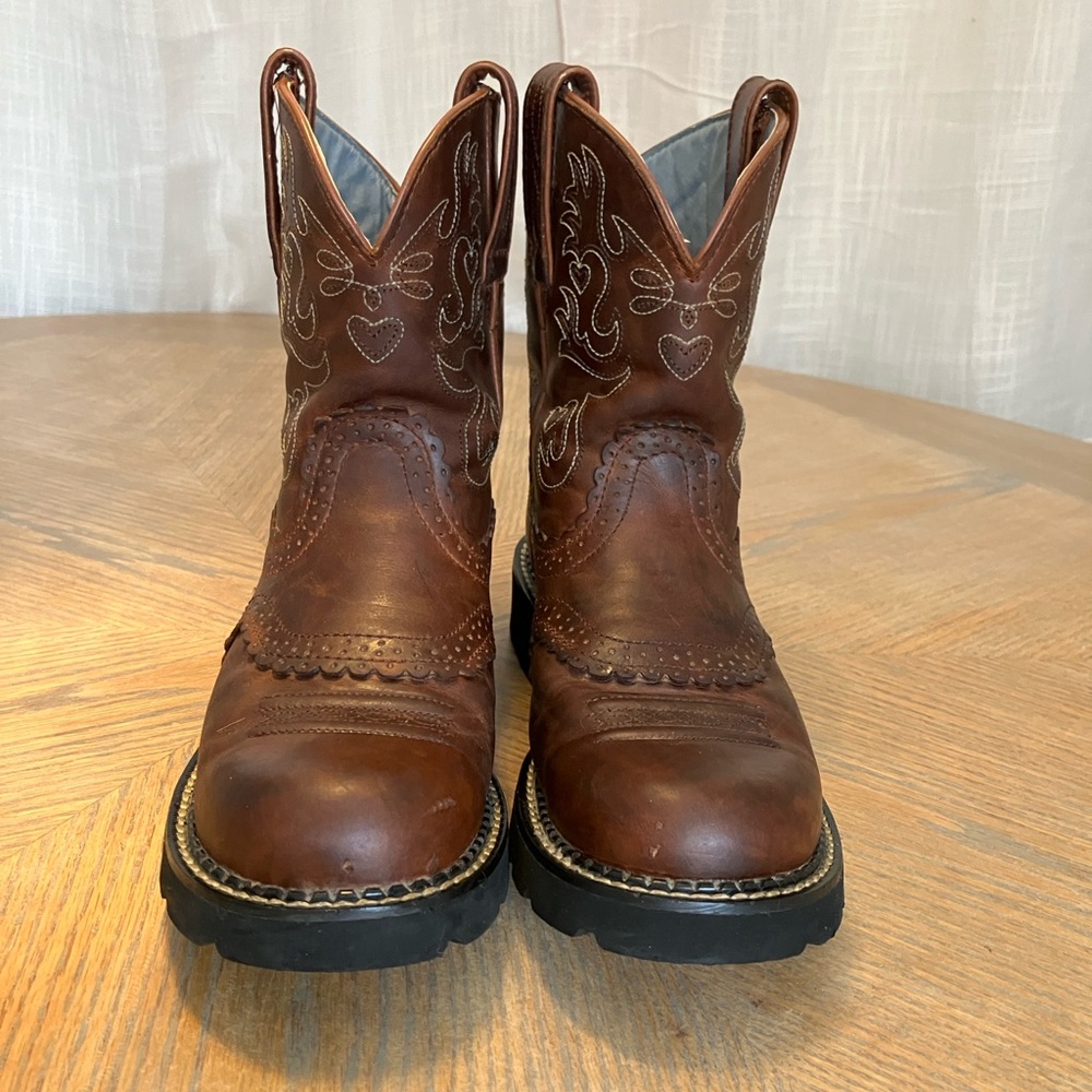 Women’s Ariat Fatbaby round toe boot. Brown leather size 7.5